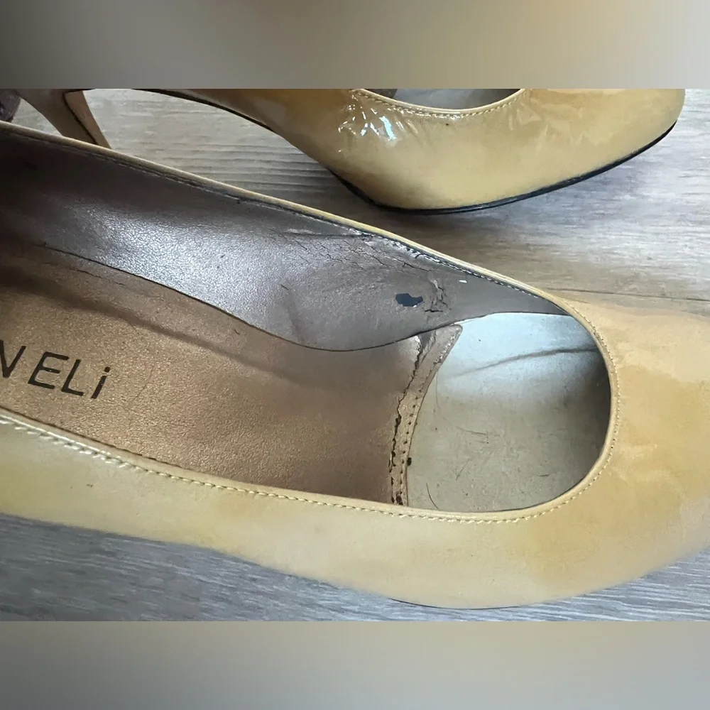 Vaneli Pump yellow gold size 9 shoe - Picture 5 of 7